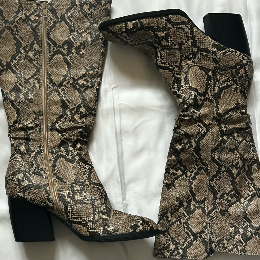 Lilly Pulitzer Black and Tan Snakeskin boots